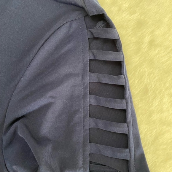 Michael Kors Short Sleeve Round Neck Top - Small - Picture 4 of 9